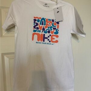 NWT Nike Sportswear Kids “Move Your Sole" graphic t-shirt in white unisex Large
